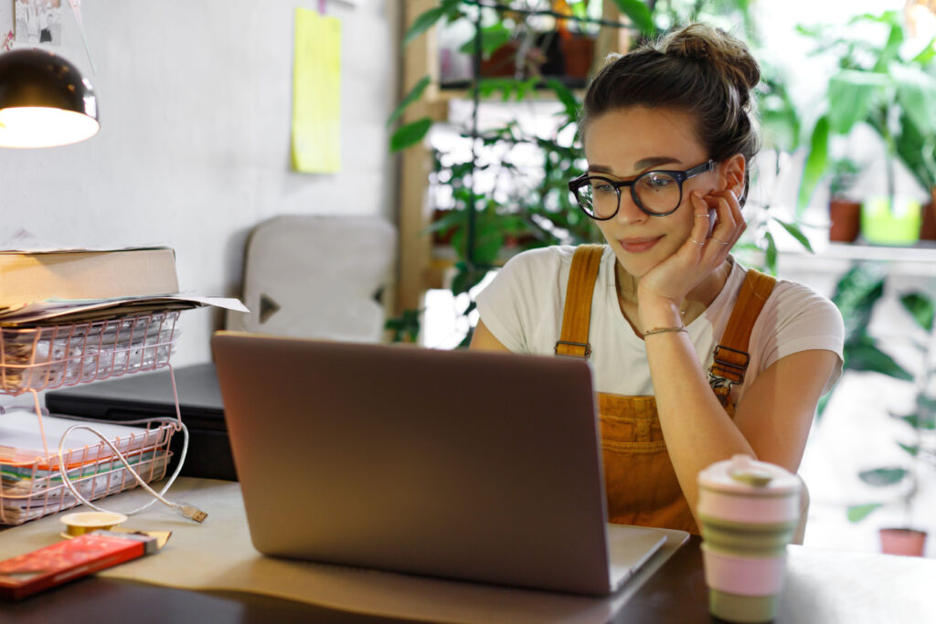 Best Internet Speeds for Working From Home - Your Guide to Smooth Remote Work 2 Working from home uploading